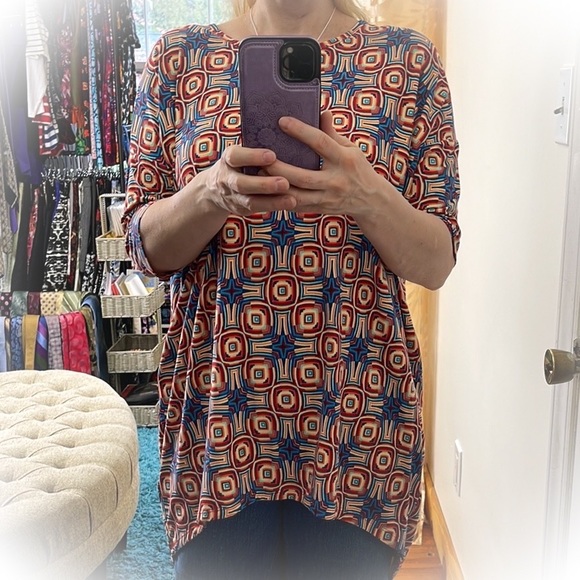 💕Super Cute High Low Oversized Lularoe Irma Tunic Top💕 - Picture 3 of 11